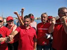 Aktivisté demonstrují proti odmítání migrantů při příjezdu lodi italské...