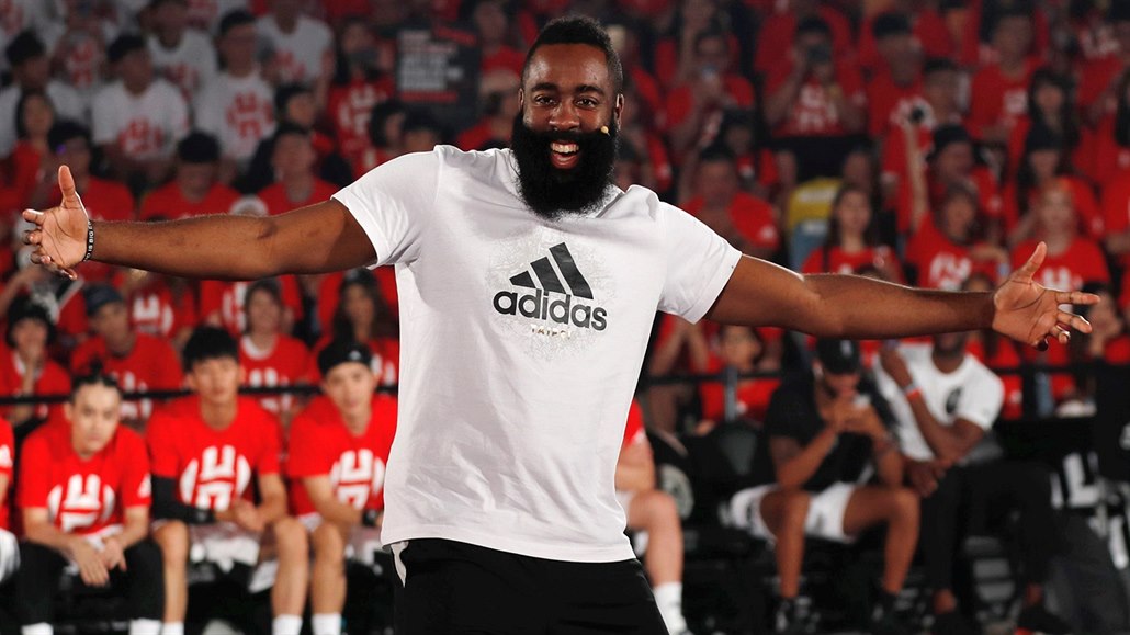 James Harden si u�ívá promoturné po Tchaj-wanu.