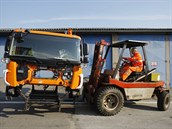 Tatra jako stavebnice pro studenty. Do Tebíe dorazila rozebraná na mnoho...