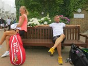 SPRVN DVOJKA. Lucie afov se svm trenrem Robem Steckleym v All England...