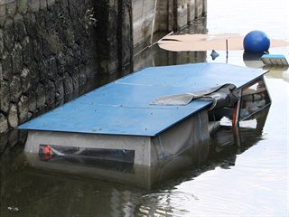 V plavební komoře v Nedakonicích u Uherského Hradiště se potopila malá výletní...