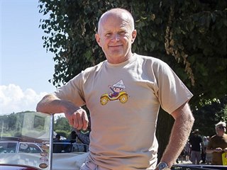 Stovky veteránů se sjely na sraz v zahradě zámku v Holešově. Na snímku je...