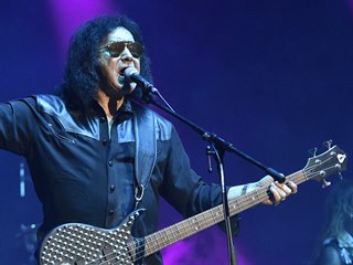 Zpěvák a baskytarista kapely Kiss Gene Simmons 15. července 2018 na festivalu...