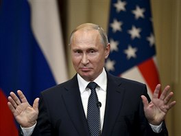 Ruský prezident Vladimir Putin na závrené tiskové konferenci po summitu s...