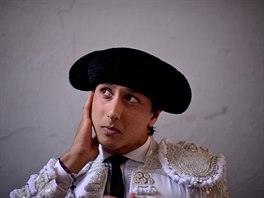 Peruánský toreador Andreas Roca Rey se pipravuje na zápas s jedním ze esti...