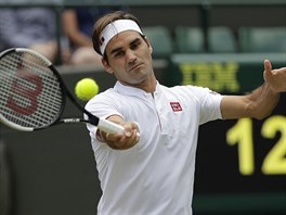 vcarsk tenista Roger Federer ve tvrtfinle Wimbledonu.