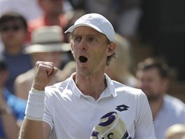 Kevin Anderson slav vyhran set v utkn s Rogerem Federerem.