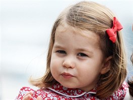 Na loňskou státní návštěvu Polska vyzdobila maminka malou princeznu červenými...