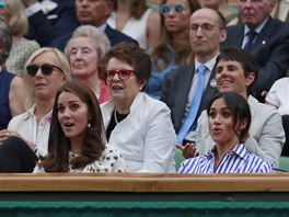 Či tenistka Martina Navrátilová, která seděla v řadě hned za vévodkyněmi (v...