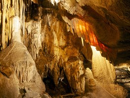Pohled na jeden ze symbolů Javoříčských jeskyní - úchvatnou Záclonu. Dva metry...