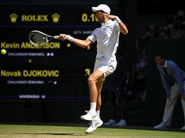 Zase 6:2. Srbsk tenista Novak Djokovi ovldl i druh set finle Wimbledonu....