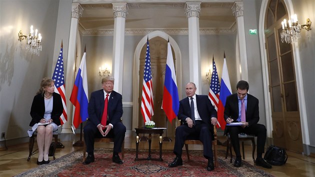 Ruský prezident Vladimir Putin a šéf Bílého domu Donald Trump během dvoustranného jednání v Helsinkách (16. července 2018)