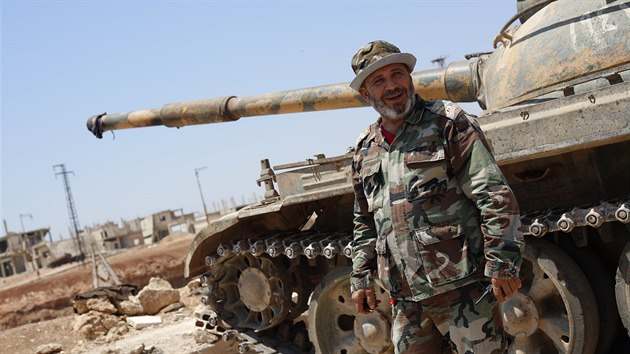 Velitel syrské armády Jusúf Sibáhí ve městě Talbísa (17. července 2018)