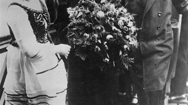 V roce 1929 Marie Curie-Skłodowská spolu s americkým velvyslancem Charlesem Gates Dawesem navštívila New York.