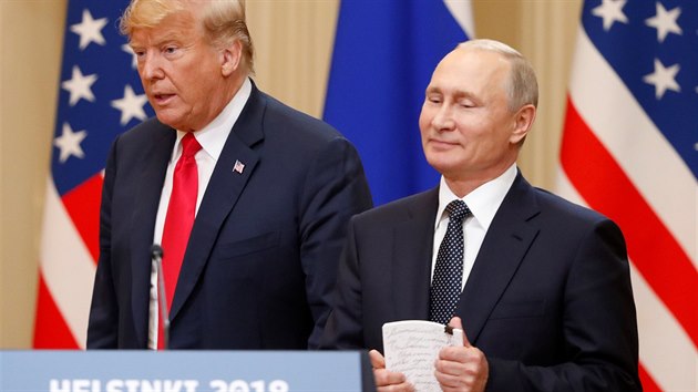 Americk a rusk prezident Donald Trump (vlevo) a Vladimir Putin na tiskov konferenci v Helsinkch (16. ervence 2018)