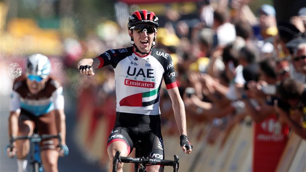 Irsk cyklista Dan Martin slav vtzstv v est etap Tour de France.