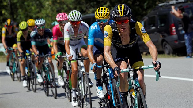 Steven Kruijswijk v ele skupiny uprchlky bhem 12. etapy Tour de France.