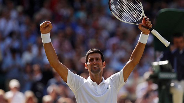 Novak Djokovi slav postup do wimbledonskho semifinle.