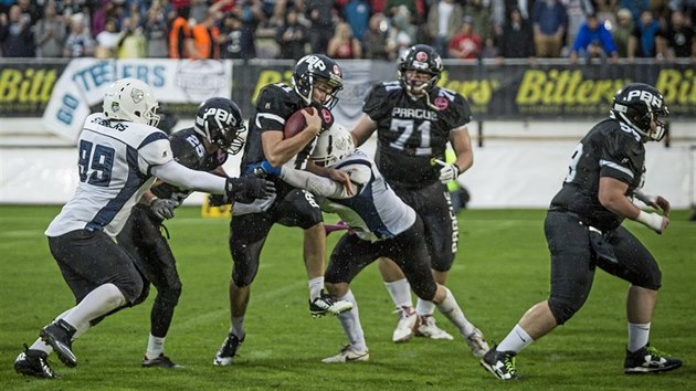 FINÁLE V OSTRAV. Týmy Ostrava Steelers a Prague Black Panthers se letos v boji...