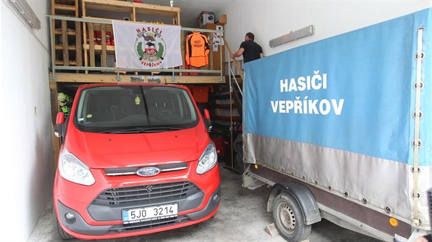 Nejpočetnějším a nejaktivnějším spolkem ve Vepříkově jsou hasiči. Tímto vozem chtějí i vozit seniory za nákupy.