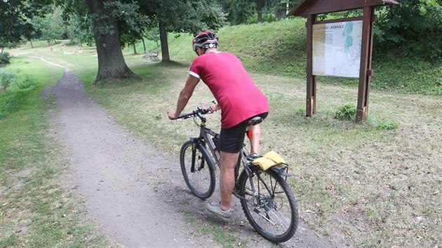 U vody a pitom nedaleko centra Havlkova Brodu. Rybnk Cihl a jeho okol je oblbenou rekrean znou. Stvajc piny kolem rybnka by mohly v budoucnu nahradit cyklostezky.