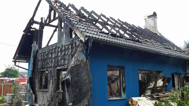 Hasii zasahovali u poru rodinnho domu v Blm Kameni na Jihlavsku. (10. ervence 2018)