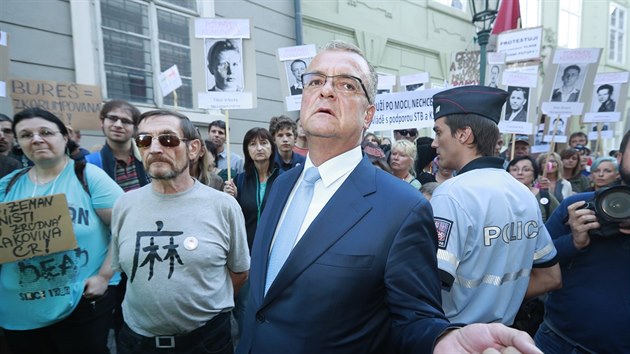 Demonstrace ped Poslaneckou snmovnou proti vld podporovan komunisty (11. ervence 2018).