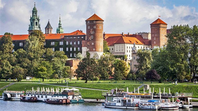 Wawel je nzk vrch v Krakov na levm behu Visly, na nm stoj Krlovsk hrad a katedrla sv. Stanislava a Vclava.