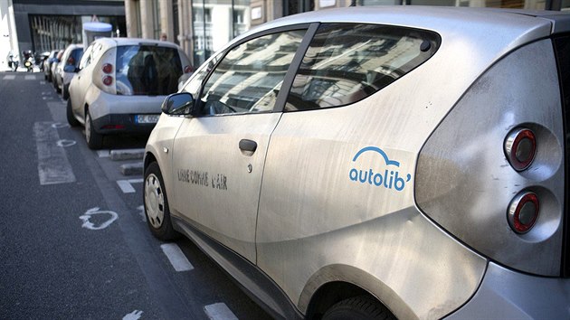 Pařížská veřejná půjčovna elektromobilů Autolib po sedmi letech provozu končí.