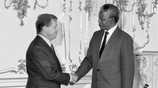 Prezident ČSFR Václav Havel přijal na Pražském hradě předsedu Afrického národního kongresu (ANC) Nelsona Mandelu. (26. května 1992)