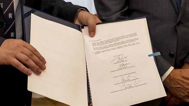Zástupci ANO a ČSSD podepsali koaliční smlouvu.