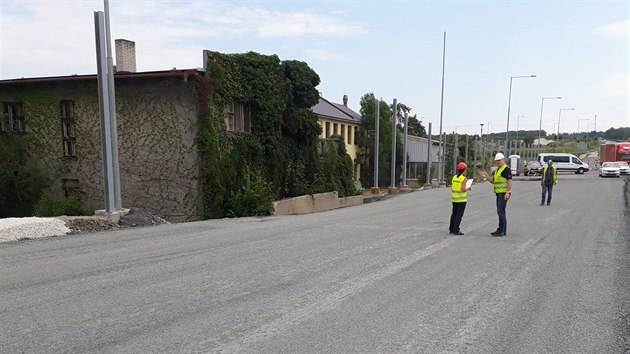 Po dlouh dob se zaala opt stavt zbvajc silnice mezi Frdkem-Mstkem a Pborem. (10. ervence 2018)