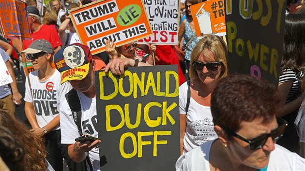 Britov protestuj proti sttn nvtv americkho prezidenta Donalda Trumpa. (13. ervence 2018)