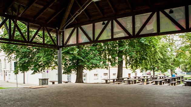 Opravu potřebuje Kulturní dům Slavie i přilehlý venkovní areál, kde přes léto bývaly oblíbené koncerty.