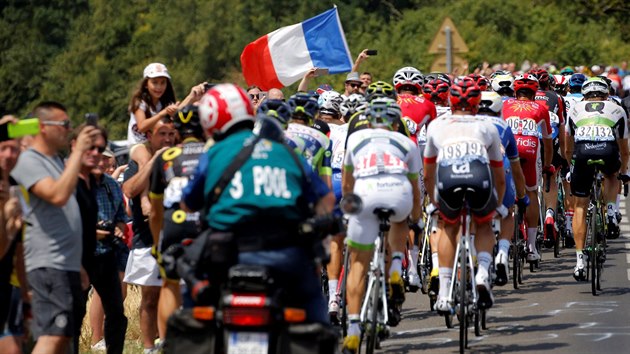 V den v�ro�� dobyt� Bastily se jede osm� etapa Tour de France.