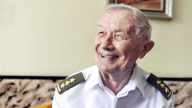 Plukovník Oldřich Vladař ve svých 93 letech (červen 2018)