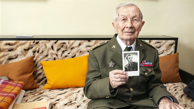 Pukovník Oldřich Vladař ve svých 93 letech (červen 2018)