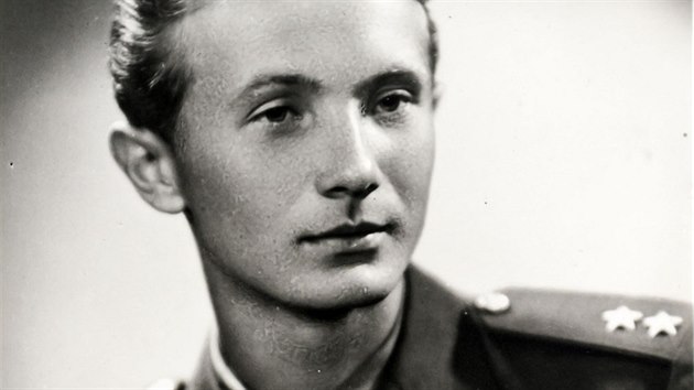 Oldřich Vladař jako čerstvý poručík v srpnu 1946, kdy v 21 letech absolvoval proslulou Vojenskou akademii v Hranicích.