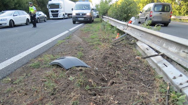 Následky nehody na dálnici D35 za Olomoucí ve směru na Mohelnici. (16. července 2018)