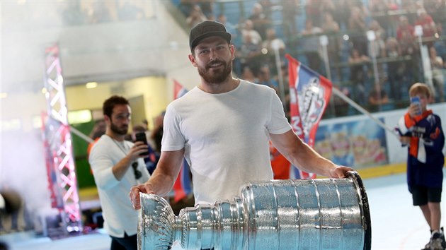 Hokejista Michal Kempný přivezl do Hodonína Stanley Cup.