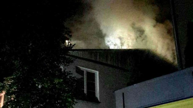Pi nonm poru stechy dvoupodlanho domu v centru Brna hasii vyhlsili druh stupe pornho poplachu. (10. ervence 2018)