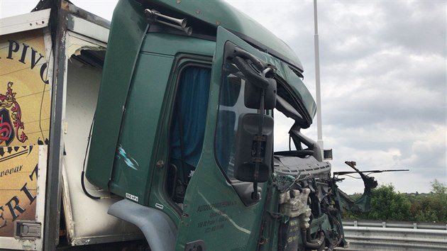 Nehoda tří kamionů na Pražském okruhu zkomplikovala dopravu (12.7.2018)