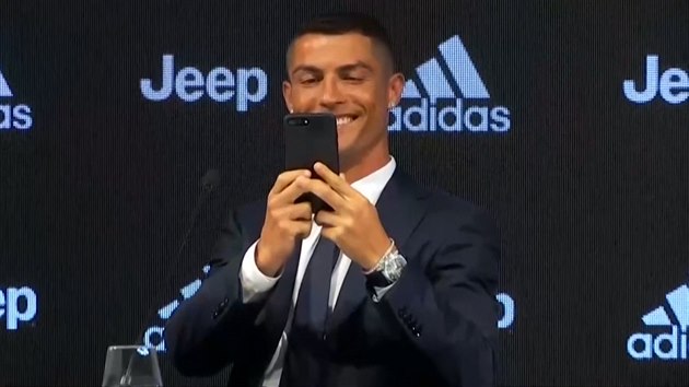 Bylo to pro m jednoduch rozhodnut. ekl Ronaldo na tiskov konferenci
