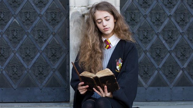 Cosplayerka Alena Klimeck jako arodjka Hermiona, jedna z hlavnch postav srie knih a film Harry Potter.