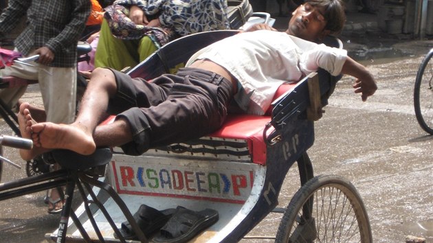 Chaotická doprava v Indii je velmi vyčerpávající.