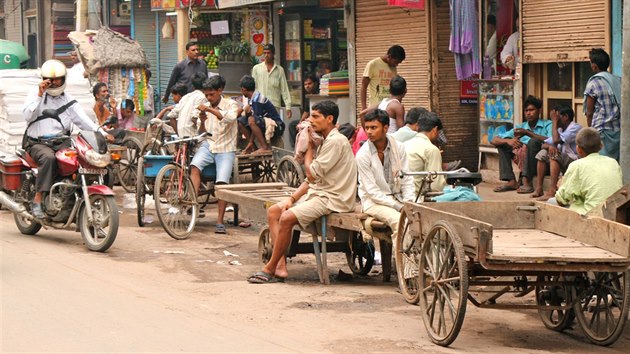 Nejprve kamiony, pak větší auta a osobáky. Chodci a cyklisté jsou v Indii na posledním místě.