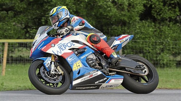 Motocyklov zvodnk Marek erven v serilu IRRC