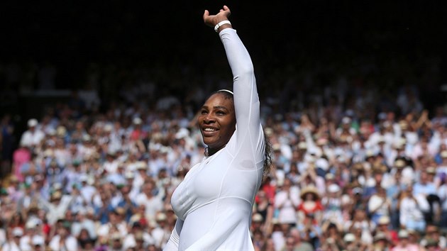 „Je nevšední, že si zahraji ve finále,“ je zaskočená Američanka Serena Williamsová. Tenisová legenda zdraví diváky na Wimbledonu.