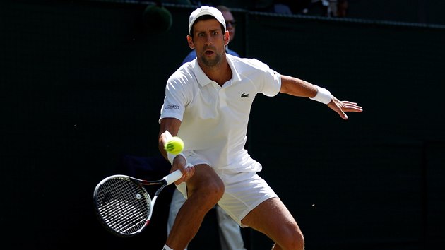 Srbský tenista Novak Djokovič sebral hned v prvním gamu ve finále Wimbledonu podání Kevinu Andersonovi z Jihoafrické republiky.