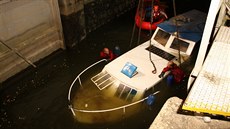 V plavební komoe v Nedakonicích u Uherského Hradit se potopila malá výletní...